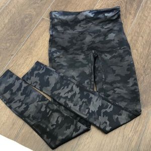 SPANX black camo legging